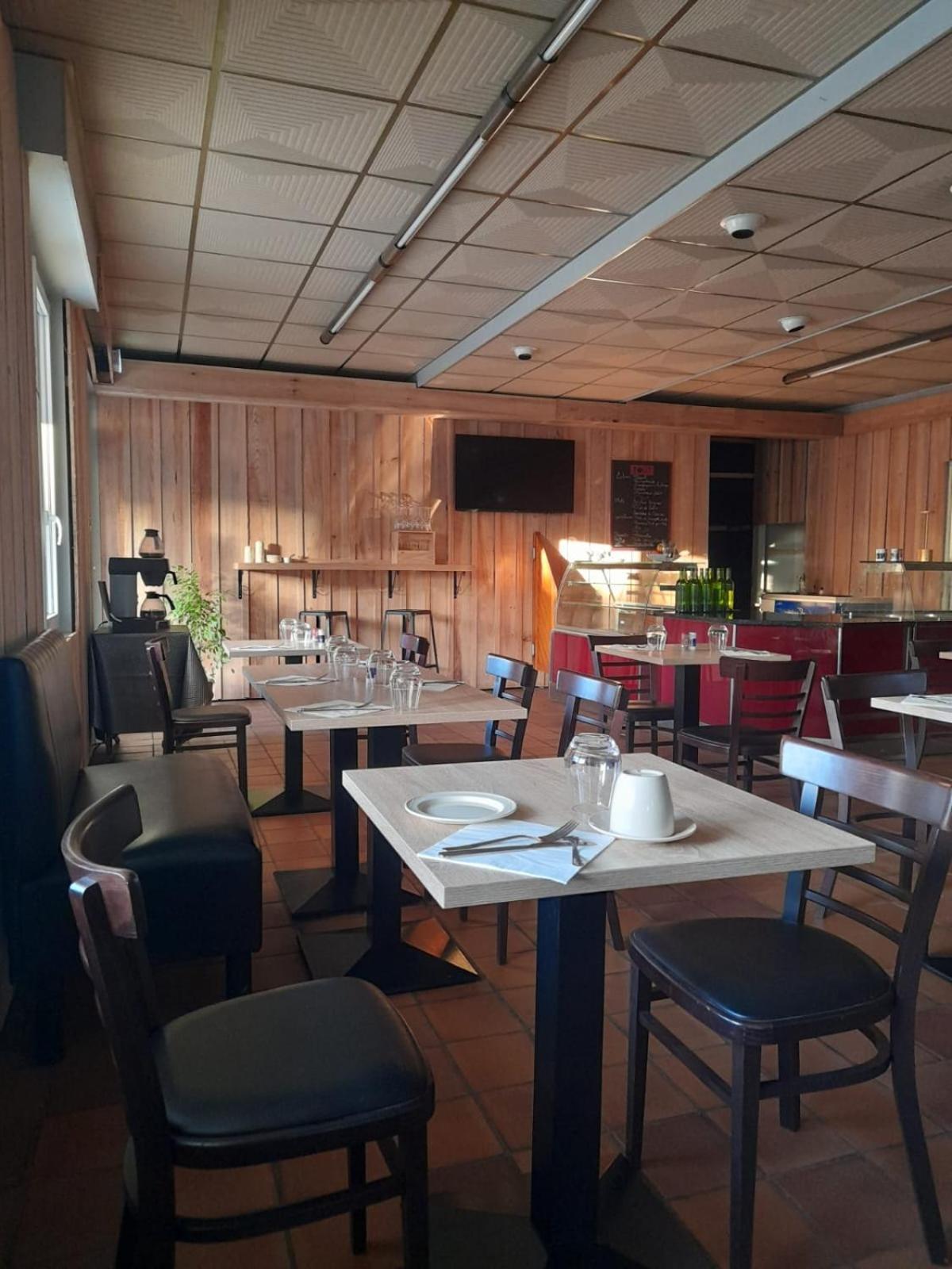 Hotel Platanes - Kb Hotel Group Etauliers 외부 사진