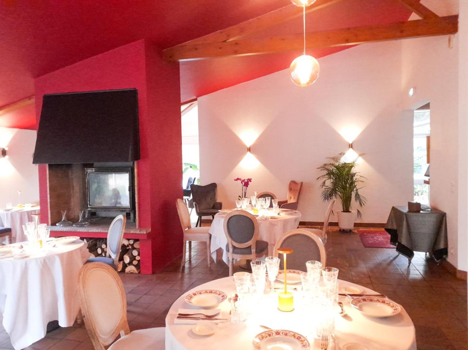 Hotel Platanes - Kb Hotel Group Etauliers 외부 사진