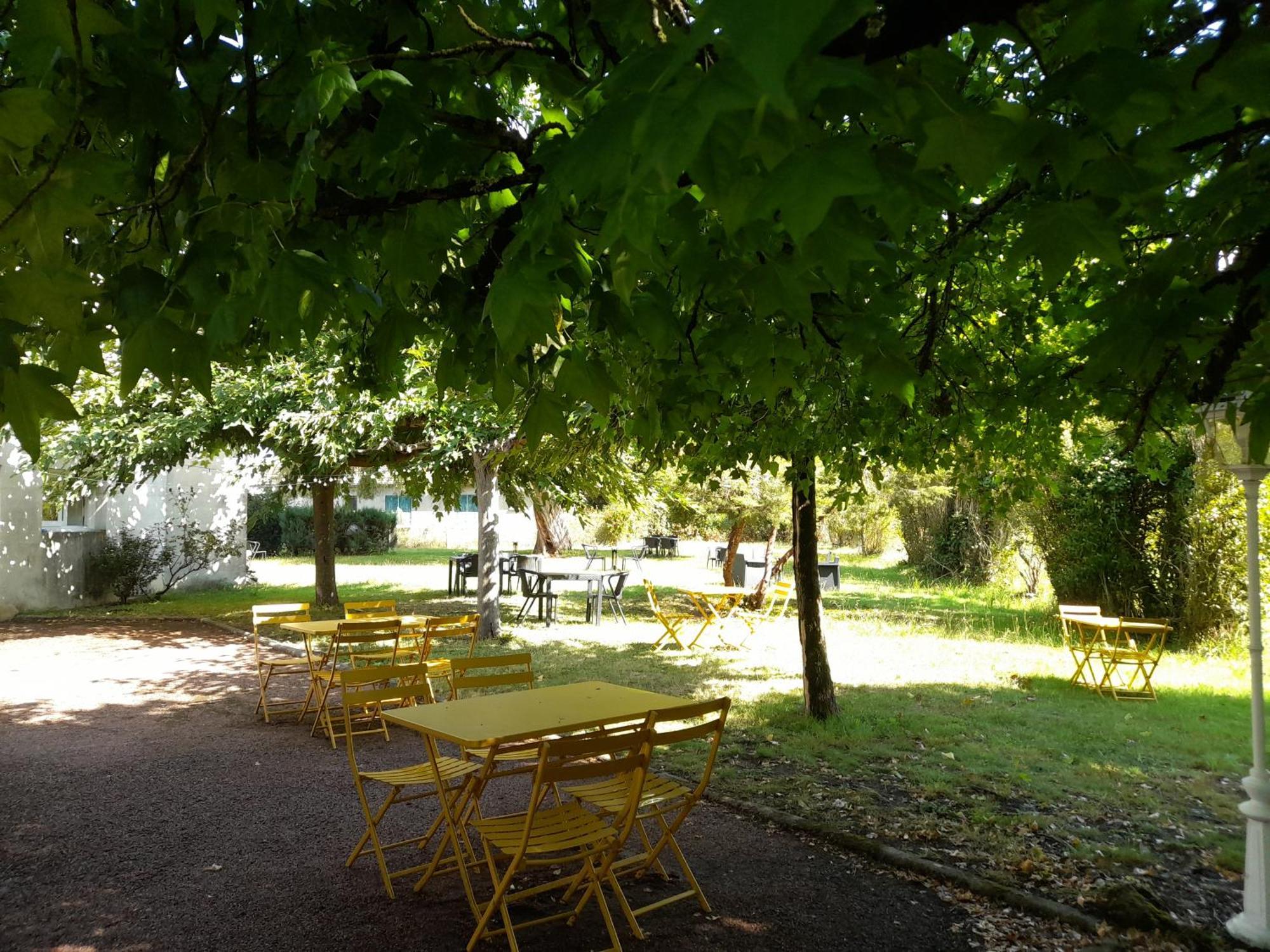 Hotel Platanes - Kb Hotel Group Etauliers 외부 사진