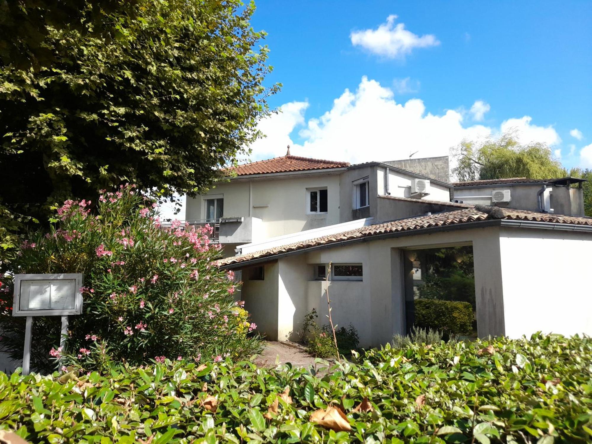 Hotel Platanes - Kb Hotel Group Etauliers 외부 사진