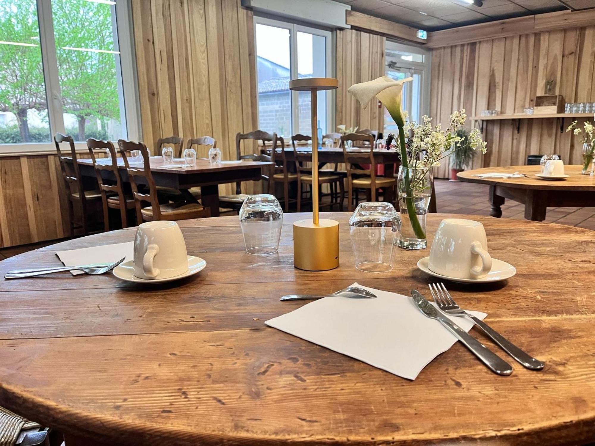 Hotel Platanes - Kb Hotel Group Etauliers 외부 사진