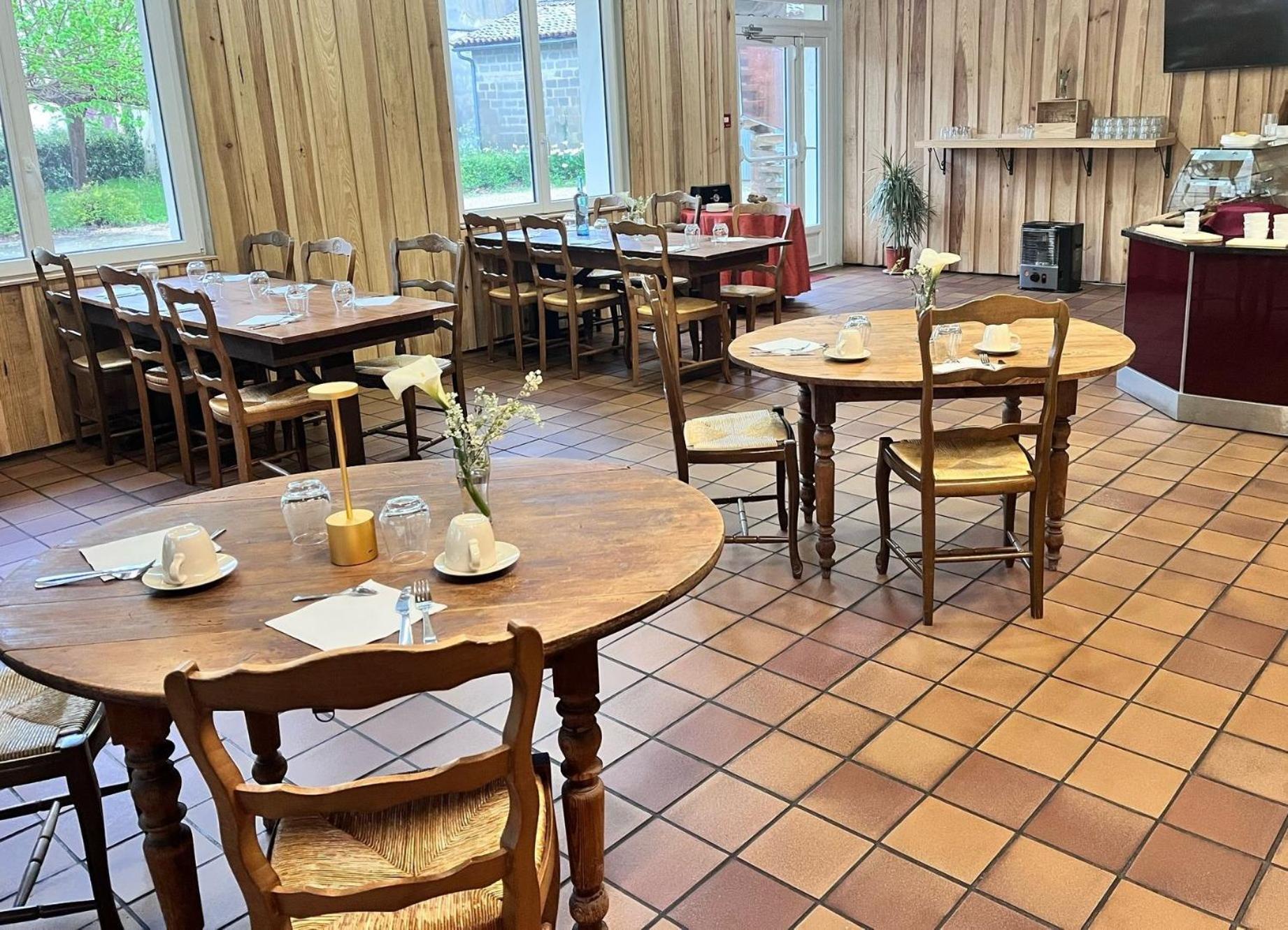 Hotel Platanes - Kb Hotel Group Etauliers 외부 사진